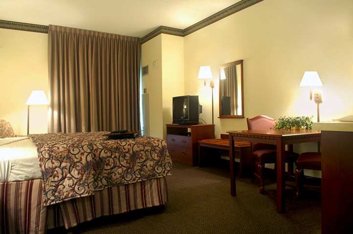 Hampton & Chicago North Shore Hotel