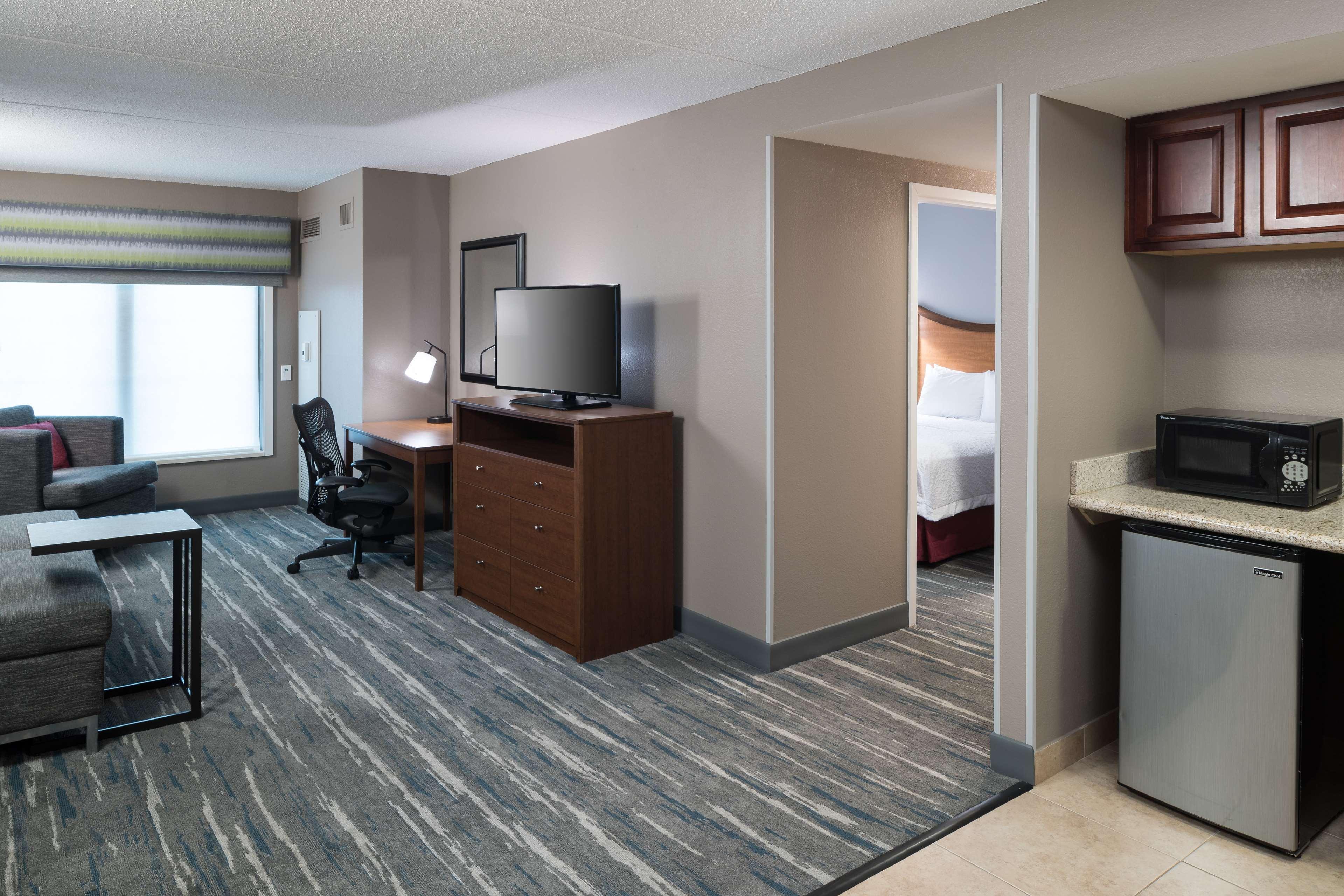 Hampton & Chicago North Shore 3*