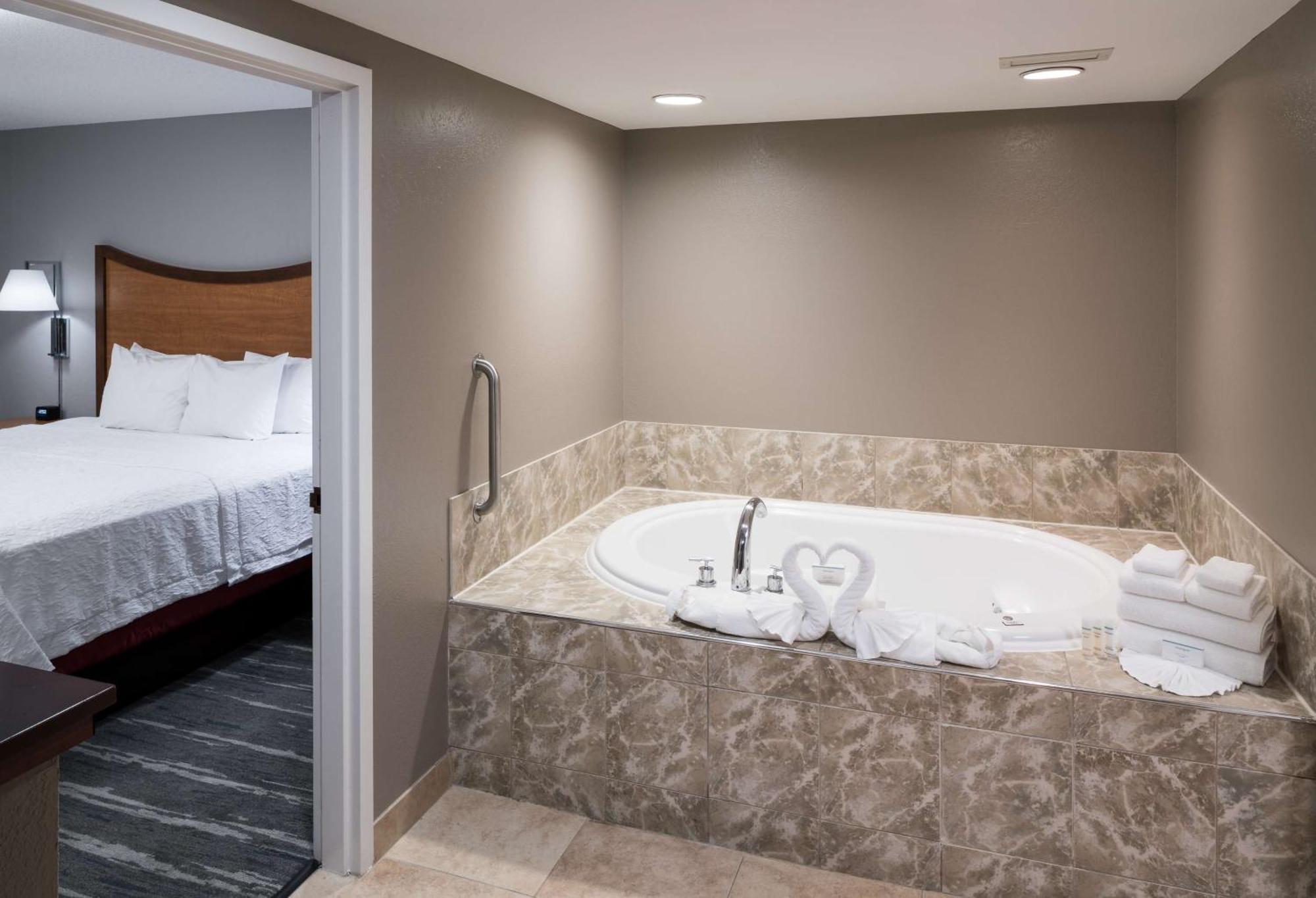 Hampton & Chicago North Shore Hotel 3*