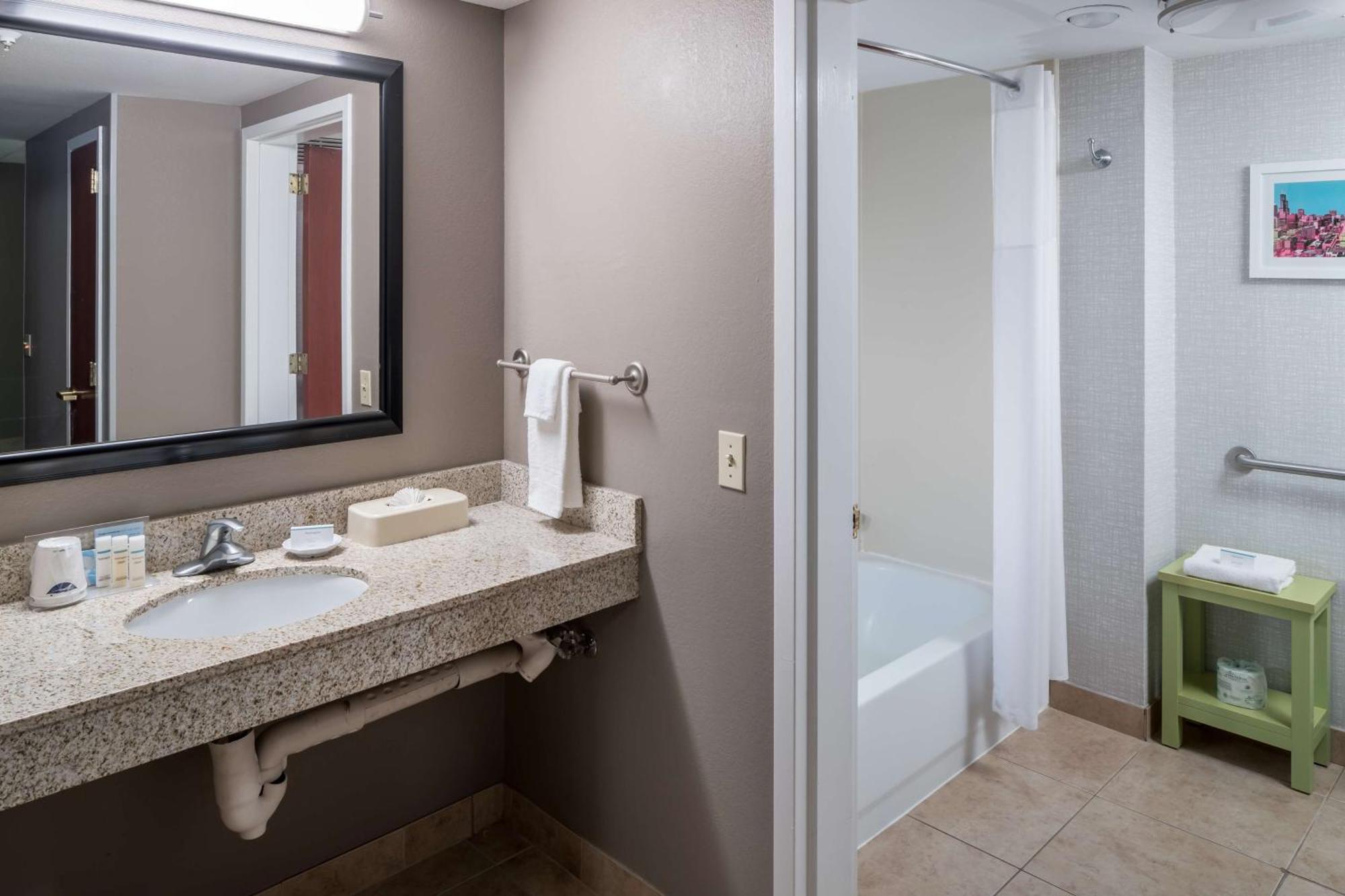 Hotel Hampton & Chicago North Shore