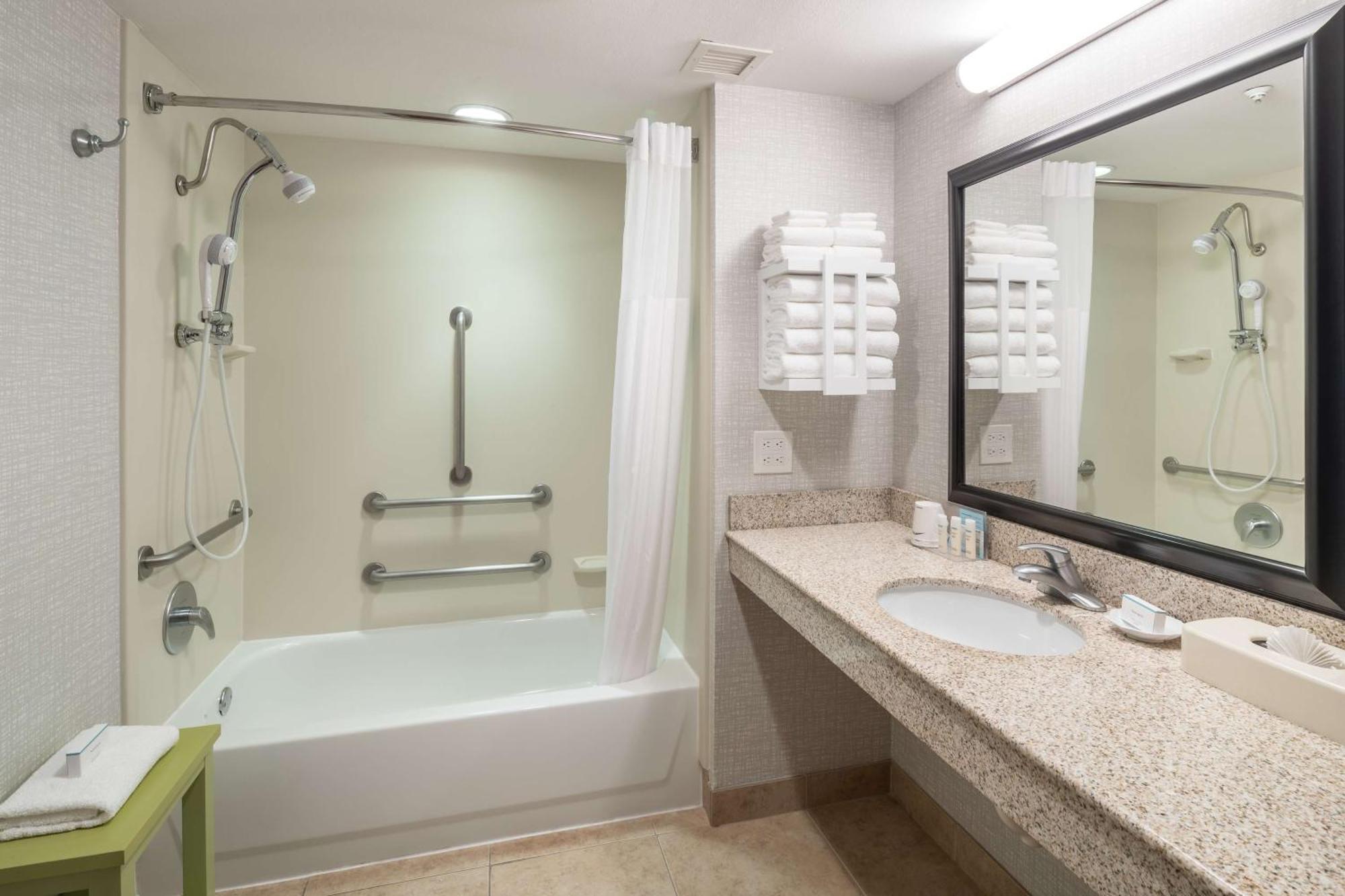 Hampton & Chicago North Shore 3*