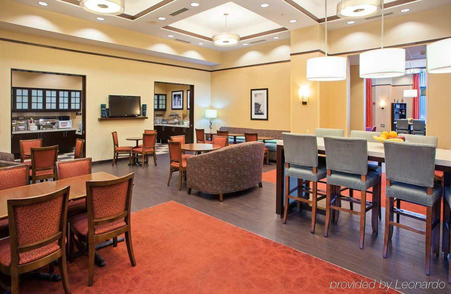 Hampton & Chicago North Shore Hotel 3*