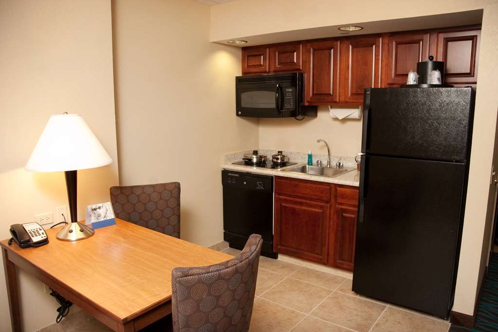Hampton & Chicago North Shore Hotel 3*